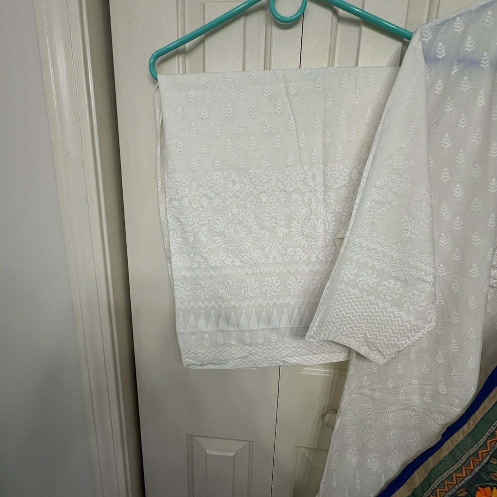 Sale‼️White Salwaar Kameez with elegant Kalamkari Dupatta in size 26” - Picture 8 of 10
